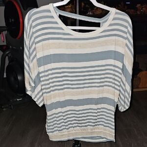 Daytrip Striped Flowy Tshirt Top With Open Back!! Beautiful Like New! Sz XS